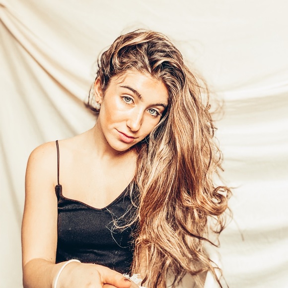 Meet your Posher, Sedona - Picture 1 of 8